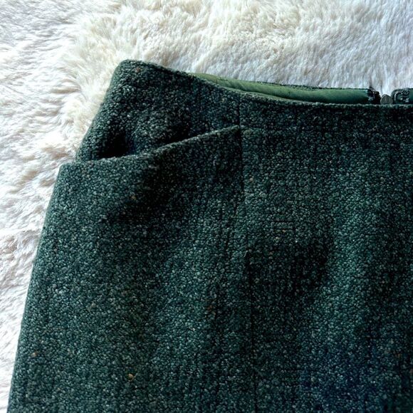 Vintage 1990s Chanel Forest Green Boucle Tweed Mini Skirt 97a 40 FR 8 US - Picture 1 of 16